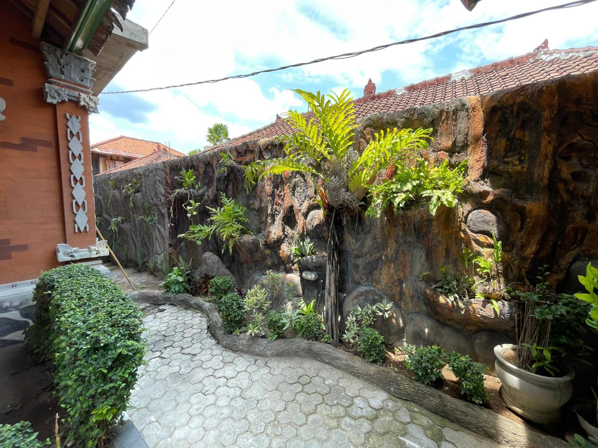 Kubu Elsa Bali Hotel Lovina Exterior foto