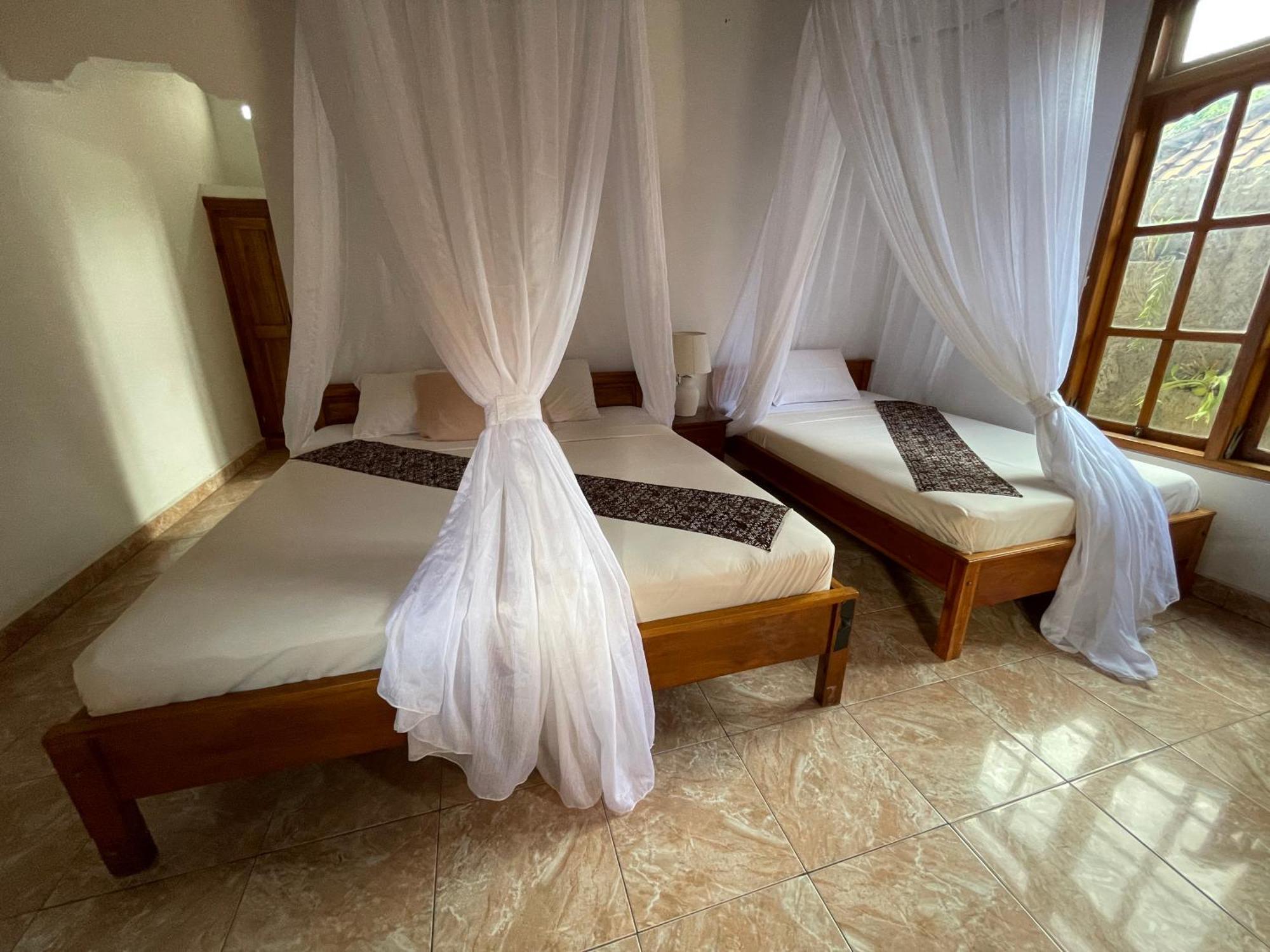 Kubu Elsa Bali Hotel Lovina Quarto foto