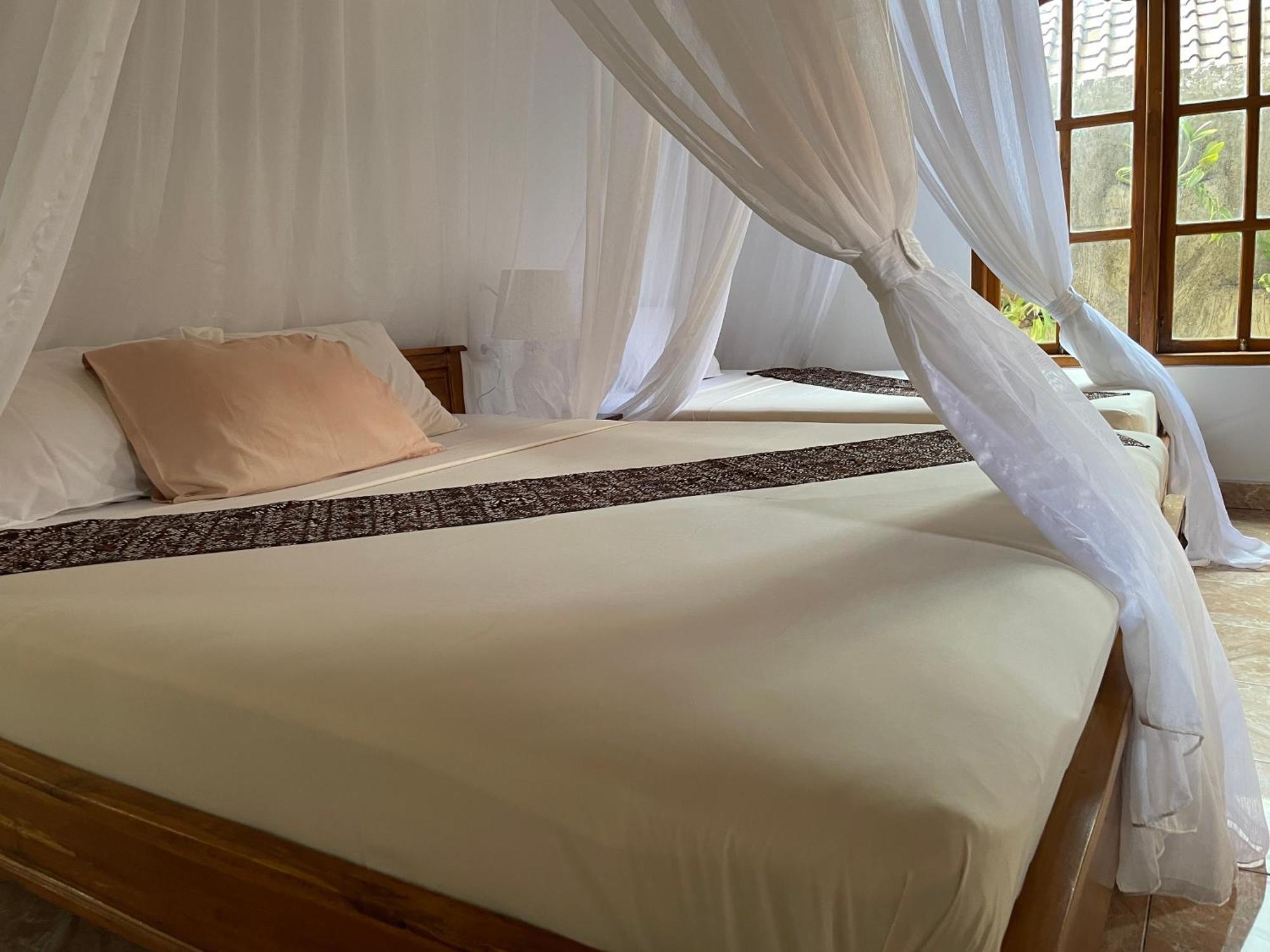 Kubu Elsa Bali Hotel Lovina Quarto foto