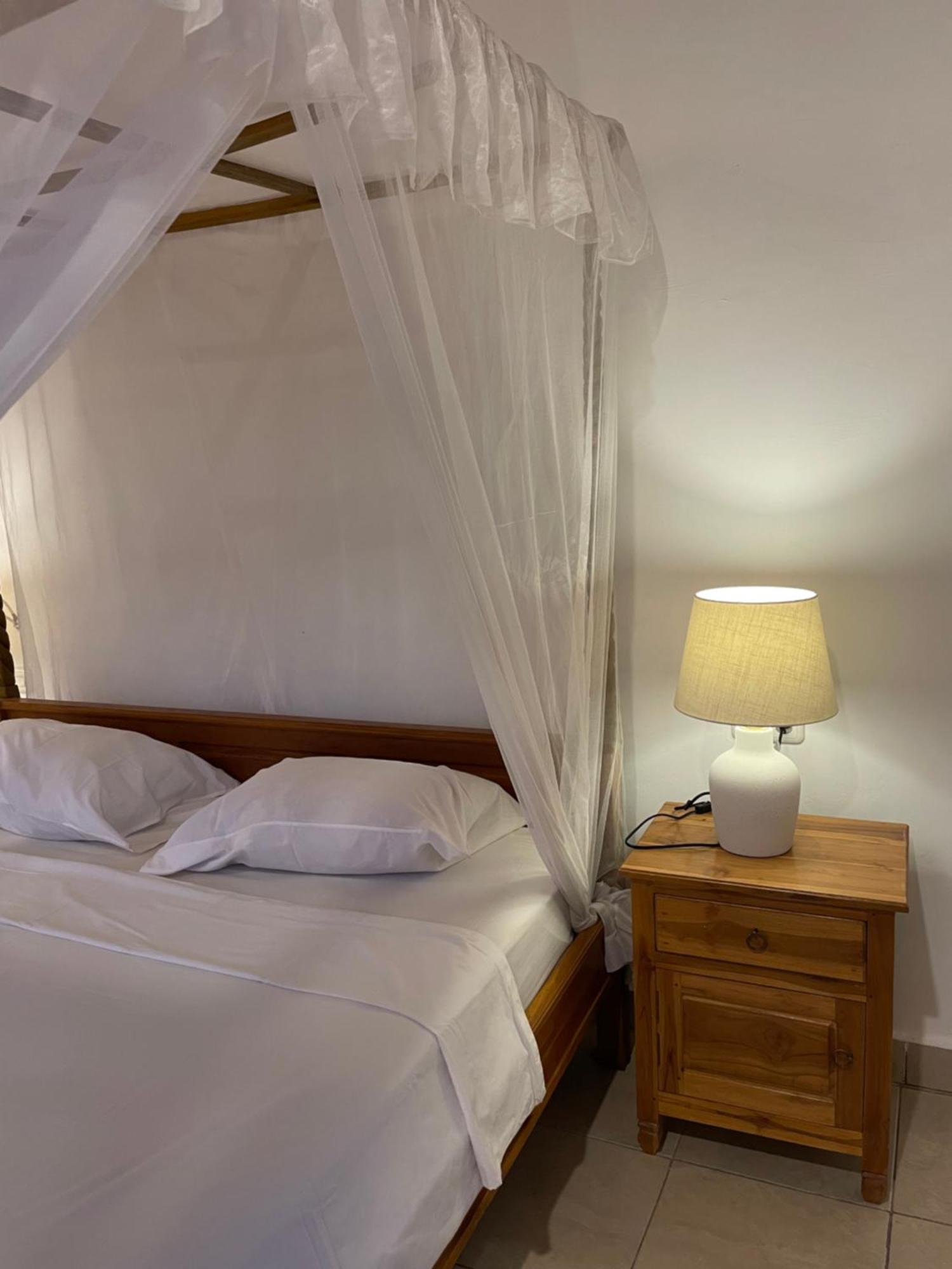 Kubu Elsa Bali Hotel Lovina Quarto foto