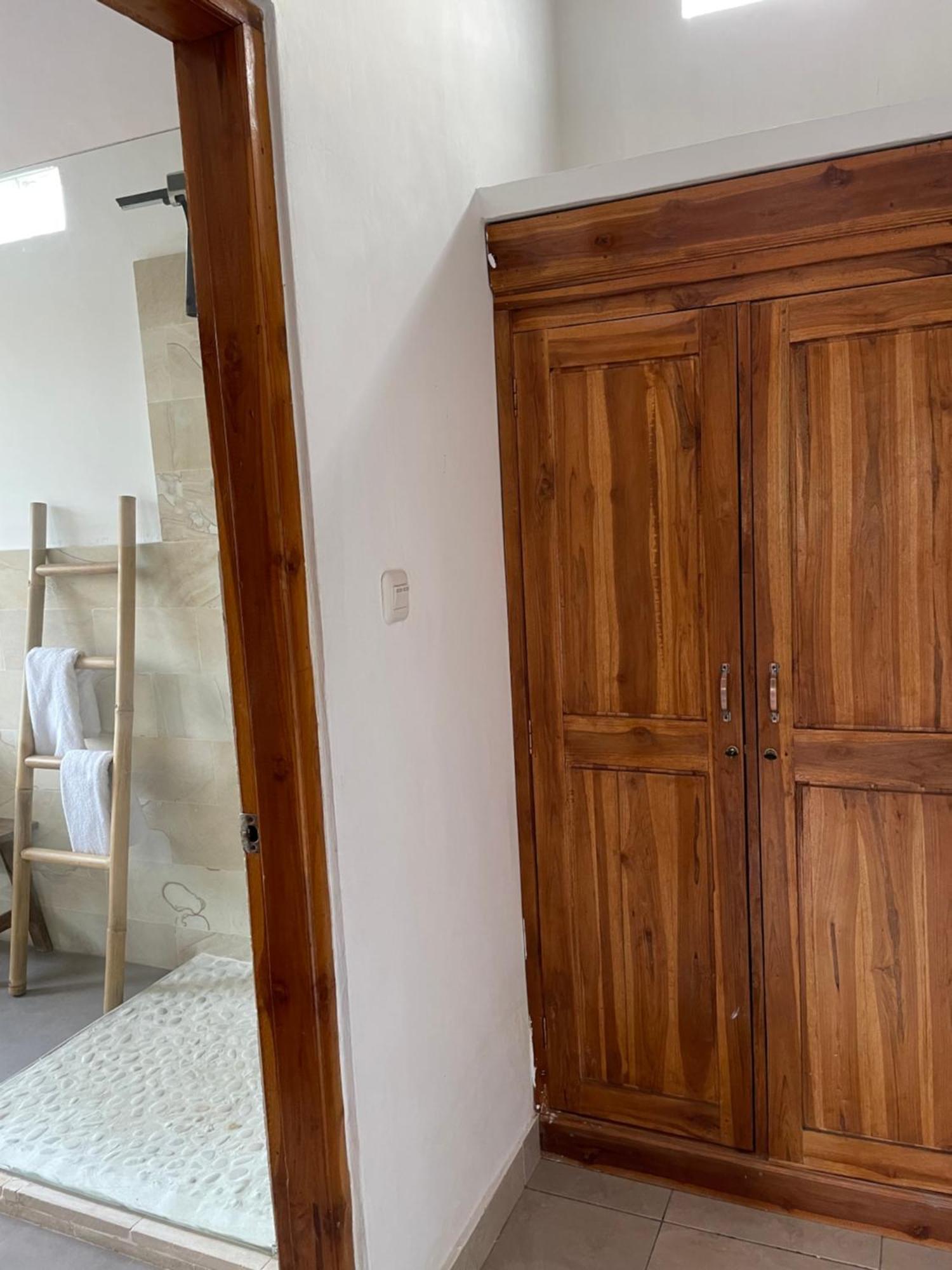 Kubu Elsa Bali Hotel Lovina Quarto foto