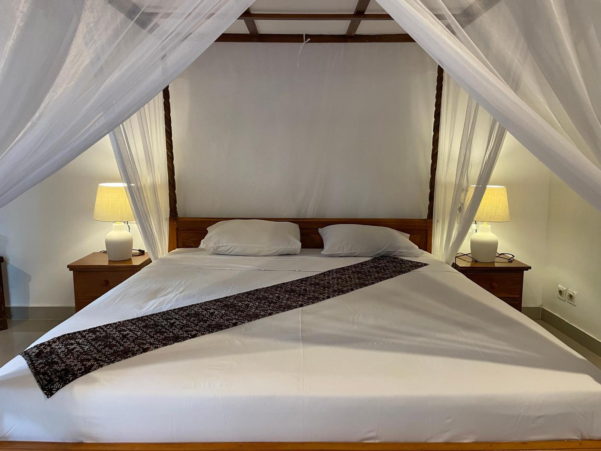 Kubu Elsa Bali Hotel Lovina Quarto foto